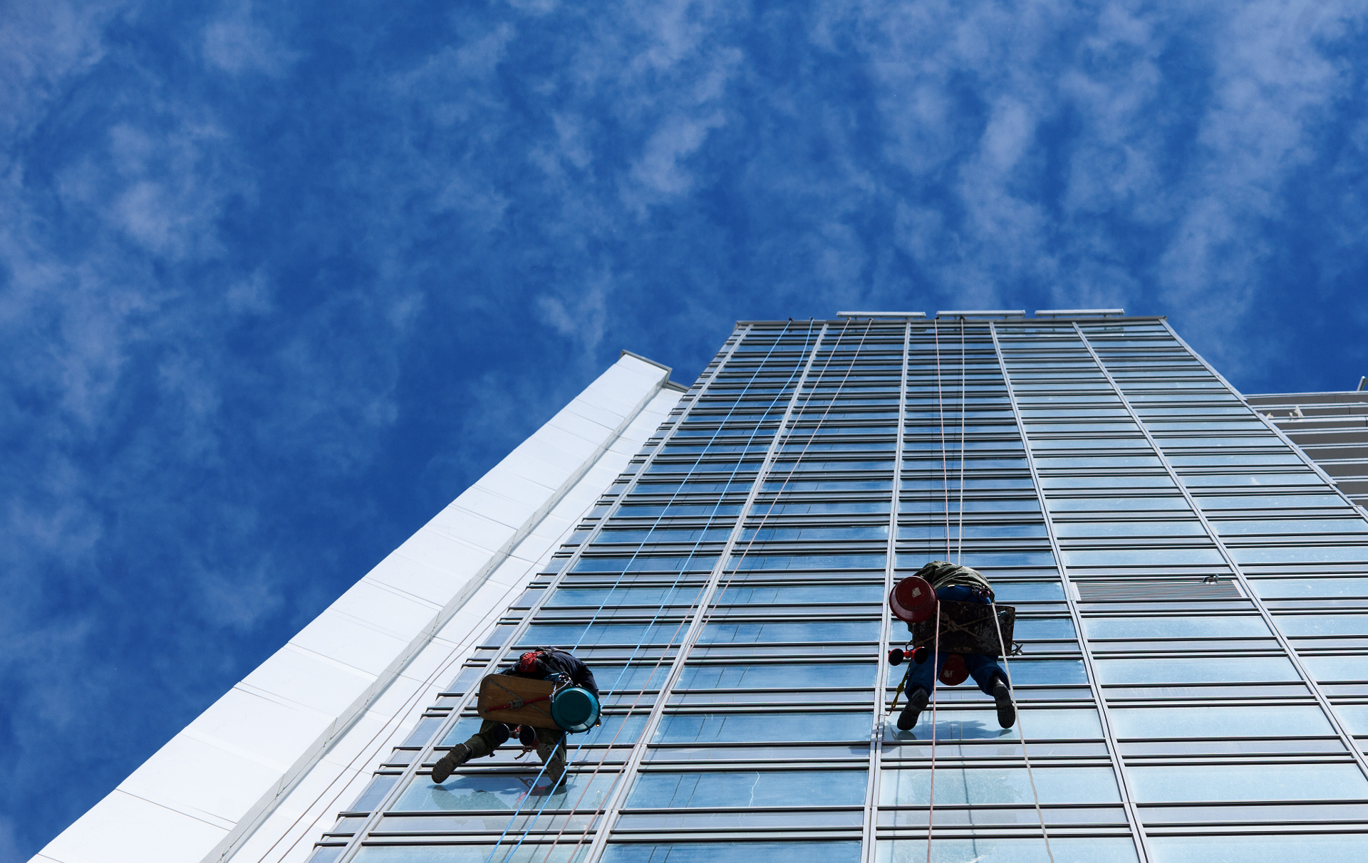Finicky pressure washing services and Window Cleaning for commercial